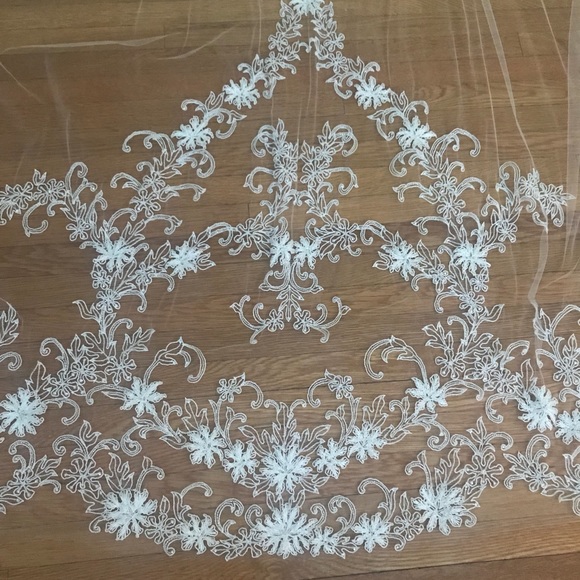 Gorgeous Beaded/Embellished Bridal Veil - Picture 3 of 6